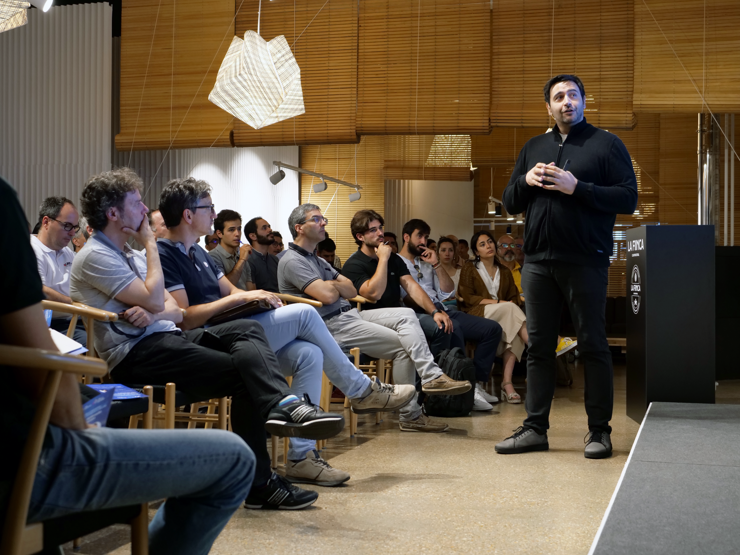 Imagen de la noticia La OAP de Navarra finaliza su andadura con una jornada liderada por el experto en IA, Xavier Mitjana